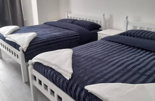 Stratford and New Town House | Rayans Lodge Startford