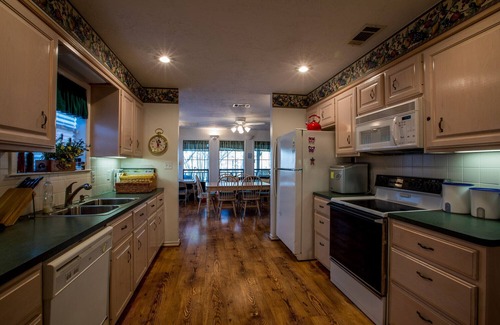 Brookeland House | Rayburn Country Cabin