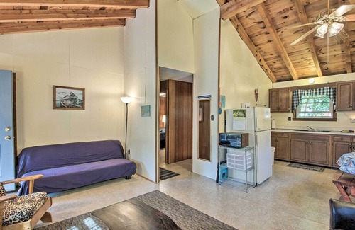 Raymond Cabin | Raymond Retreat w/200 Feet of Private Beach!