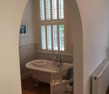 Douglas Bed & Breakfast | Raymonds