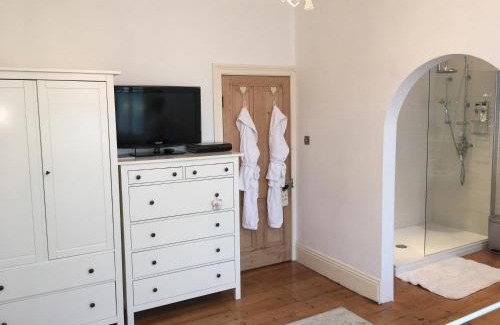 Douglas Bed & Breakfast | Raymonds
