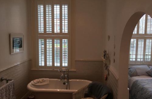 Douglas Bed & Breakfast | Raymonds