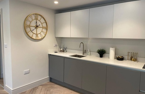 West Barnes Apartment | Raynes Park Luxury Apartment