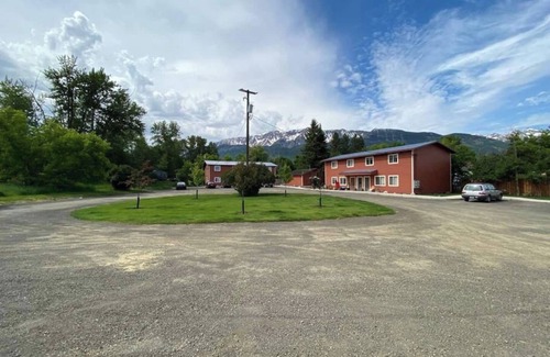 Joseph Condo | Razz Lake 2nd floor 2 bdrm condo