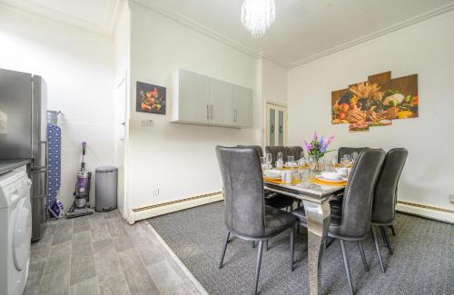 Beeston House | -RC15CFA- For Relaxed and Cosy stay with Free Parking