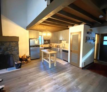 Black Butte Ranch House | RC8 - Cute & Cozy Cabin