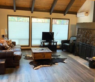 Black Butte Ranch House | RC8 - Cute & Cozy Cabin