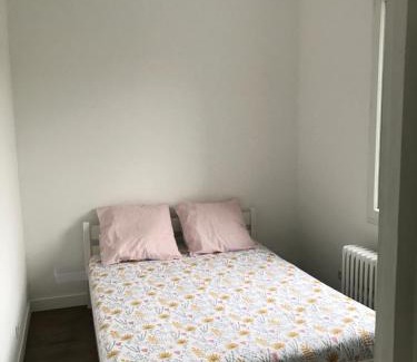 Souppes-sur-Loing Apartment | RDC Maison privée avec très grande cour