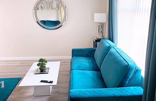 Oldham House | Re-markable 3 bed - Entire Home in Oldham