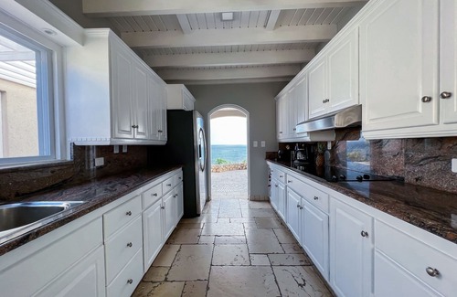 Les Terres Basses Villa | Renovated villa, a haven of peace with an exceptional view, 1 min from the beach