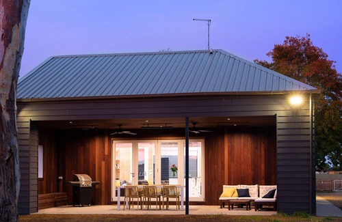 Clunes House | Reader's Rest - dog friendly accommodation in Clunes!
