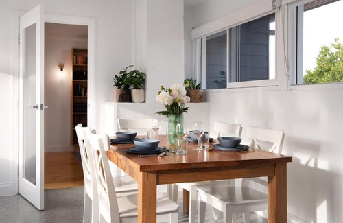 Clunes House | Readers Rest