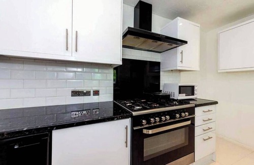 Reading House | Reading - 3-Bed House - Sleeps 6 - Garden - WiFi