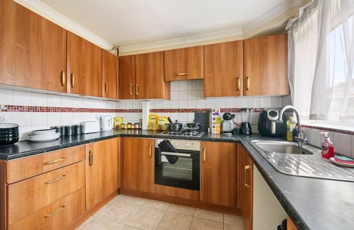 Reading House | Reading Centre for business or leisure with parking.