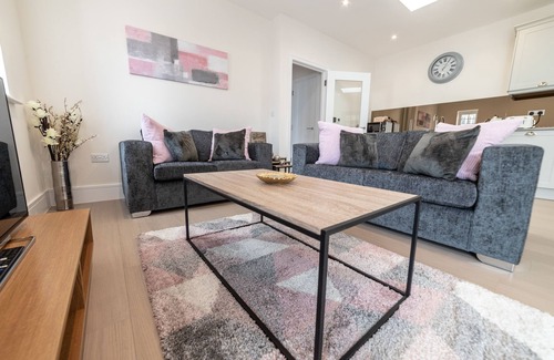 Reading Apartment | Reading Green Park Village Serviced Apt