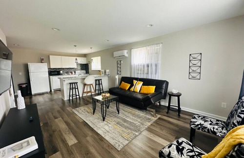 Amberley Village Apartment | Reading-Stylish Apartment for Contemporary Comfort