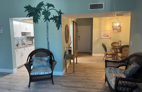 Redington Shores Condo | Ready for a Vacation! Sleepy Sea Turtle 2 BR/2BA Beachfront Condo for Rent!