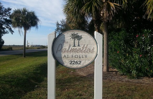 Folly Beach Condo | Ready for the Beach & Sunset Views!nPaddleboarding, Nature, Shopping & Seafood