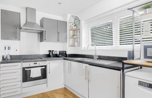 Basildon Apartment | Ready Monday 7th. Discount for first guests!