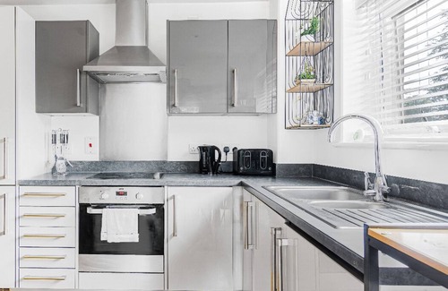 Basildon Apartment | Ready Monday 7th. Discount for first guests!