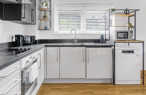 Basildon Apartment | Ready Monday 7th. Discount for first guests!