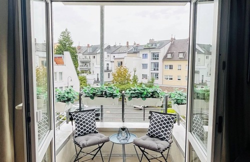 Old Town Apartment | Ready-to-live-in design apartment next to Beethovenhalle with underground parking space