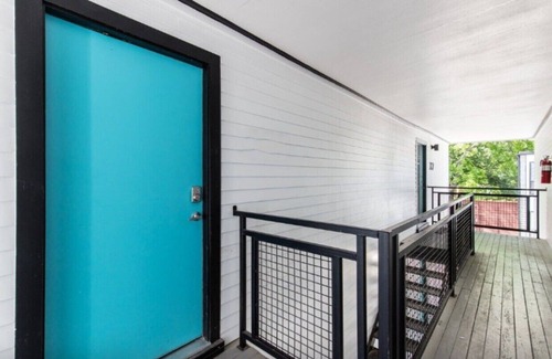 Oak Lawn Apartment | Reagan 208 : Modern City Escape