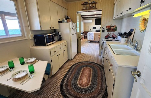 Montague House | Reagan's Landing | Relaxing Private Beach 3BR, 1BA