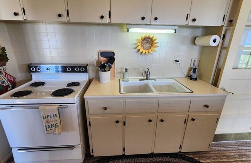Montague House | Reagan's Landing | Relaxing Private Beach 3BR, 1BA
