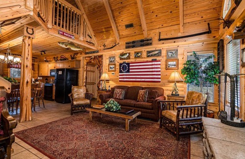 Big Cedars Cabin | Real Cabin, Highend Decor, Hot Tub, Loft, Gametable, Near BigCedar