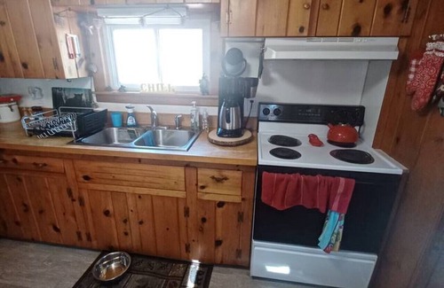 East Tawas Cabin | Real Cozy - East Tawas