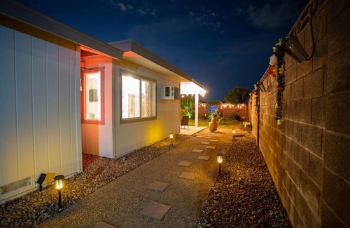 Henderson Condo | Real grass | small dogs OK | privt entrance | quiet neighborhood