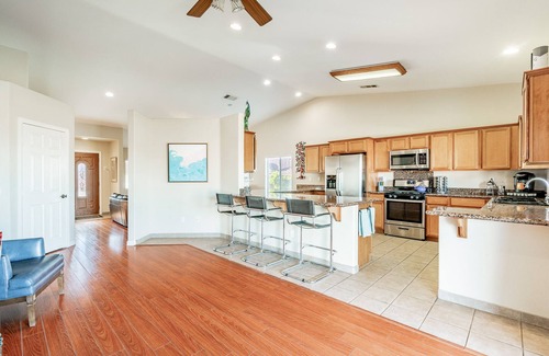 Desert Hot Springs House | ⛱Real Mineral Water Hottub+Pool⛱Game Room💜Purple Sleep Experience💜420/PET OK