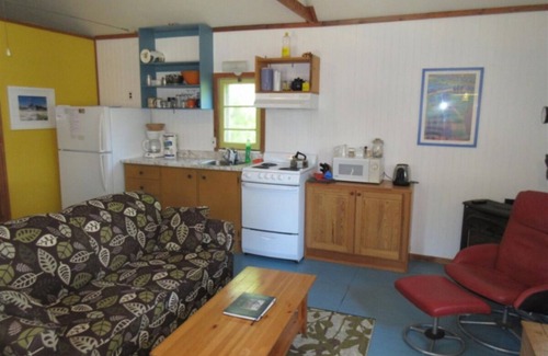Youngs Point Cottage | Realaxing Cat Tails Retreat at the Lake Edge Cottages!