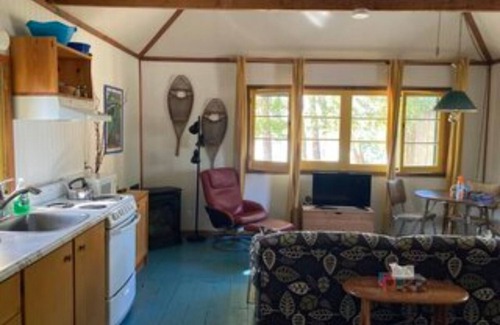 Youngs Point Cottage | Realaxing Cat Tails Retreat at the Lake Edge Cottages!