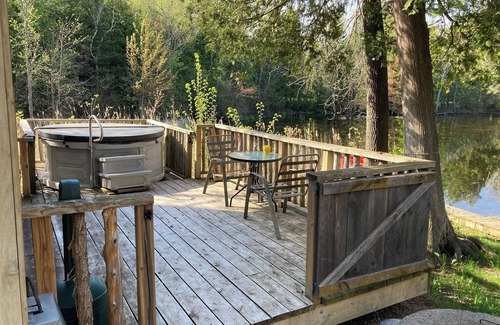 Youngs Point Cottage | Realaxing Cat Tails Retreat at the Lake Edge Cottages!