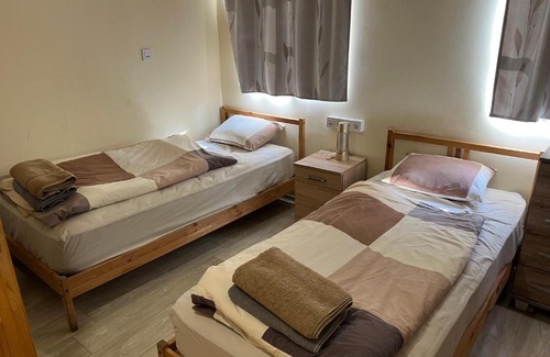 Bodrogkeresztur Hotel | Reb Shayeles House
