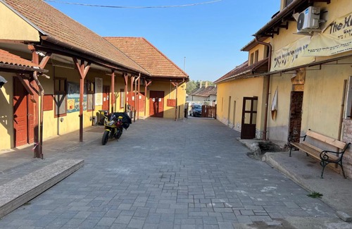 Bodrogkeresztur Hotel | Reb Shayeles House
