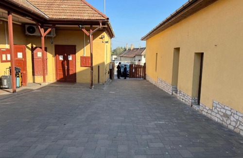 Bodrogkeresztur Hotel | Reb Shayeles House
