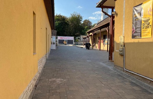 Bodrogkeresztur Apartment | Reb Shayeles House Kerestir