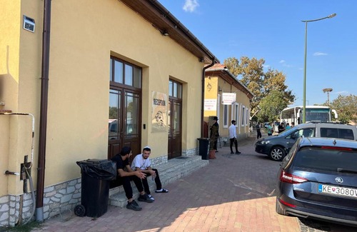 Bodrogkeresztur Apartment | Reb Shayeles House Kerestir