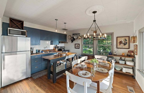 Kabletown Cabin | Rebels Rest - Cabin with Enchanting Sunset Views!