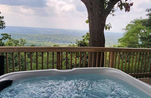 Kabletown Cabin | Rebels Rest - Cabin with Enchanting Sunset Views!