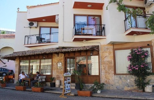 Selcuk House | rebetika hotel located secuk near ephesus (Triple Bed) 1