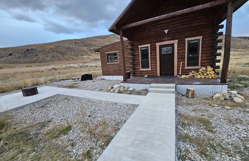 Anaconda Ski Chalet | Reboot, Recover, Recreate…Centrally located 20 acre Mill Creek getaway cabin!