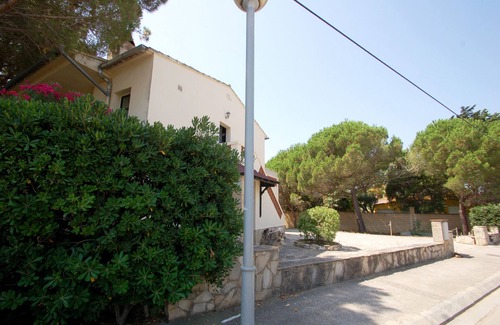 Mas Pinell Apartment | Rec Dalt - with air conditioning, terrace, and 250m from the beach