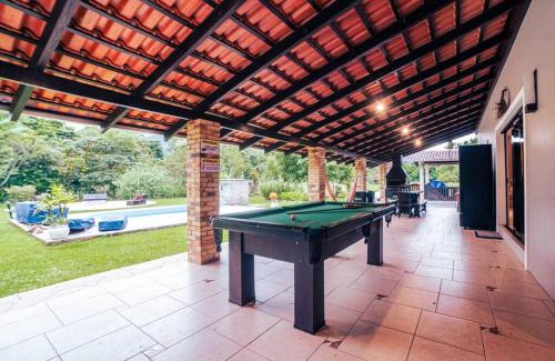 Joinville House | Recanto Vultuoso Paraíso na Estrada Bonita com piscina aquecida Hidro Quadra de areia e Area de lazer completa