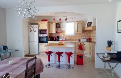 Cheval-Blanc House | Recent bright, air-conditioned house with pool near Luberon