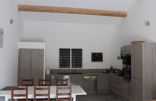 Mondragon Villa | Recent, bright house in the countryside