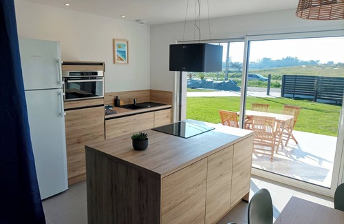 Plouguerneau House | Recent house facing the dunes and Grève Blanche beach, at the foot of the GR34.